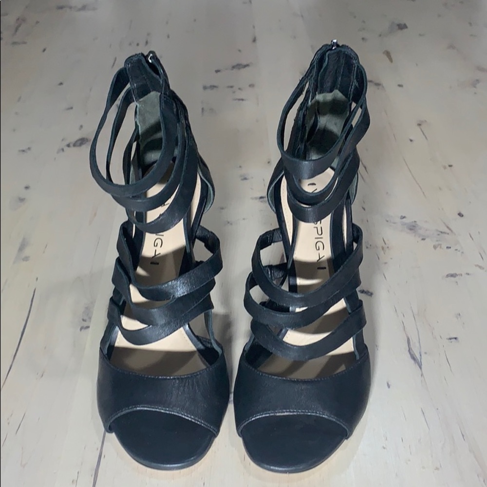 Heels - Picture 2 of 3